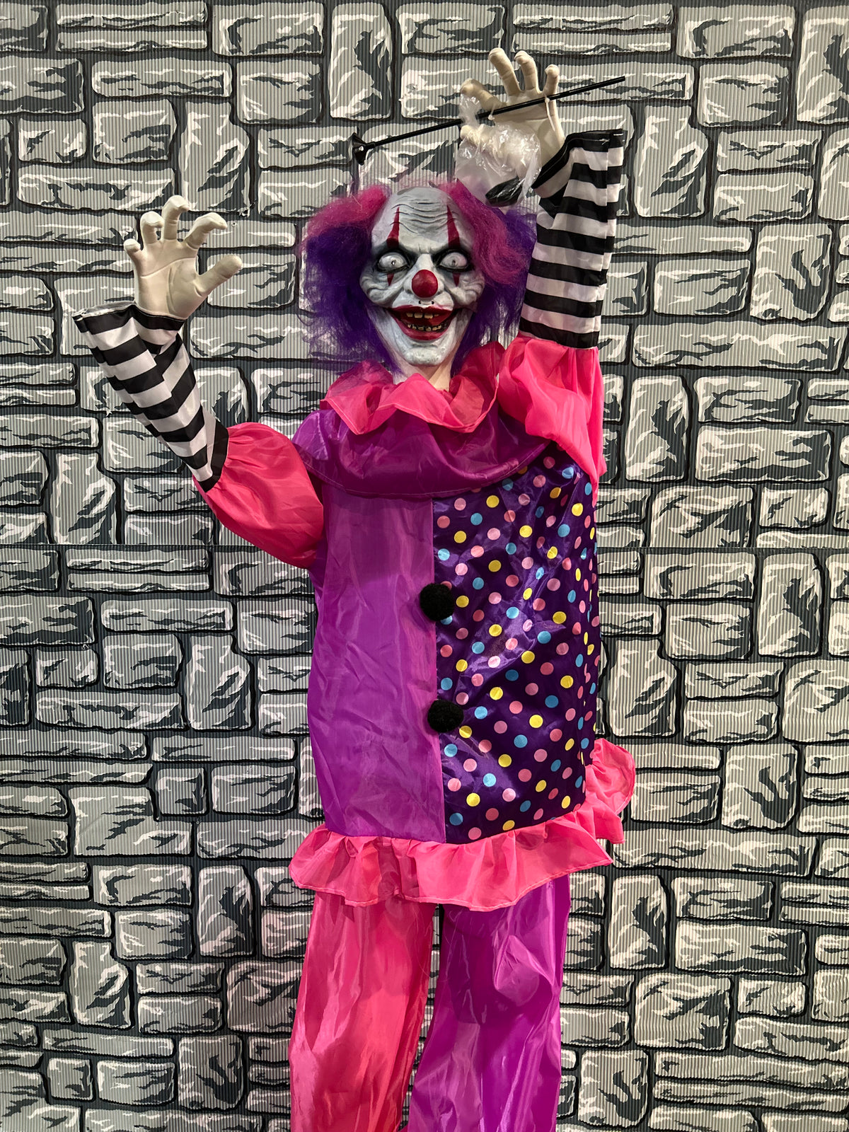 5.7ft Standing Animated Clown With Balloon