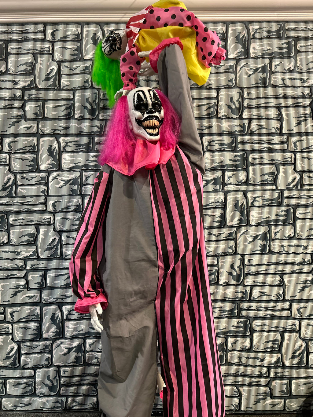 6.9 ft Animated Standing Clown