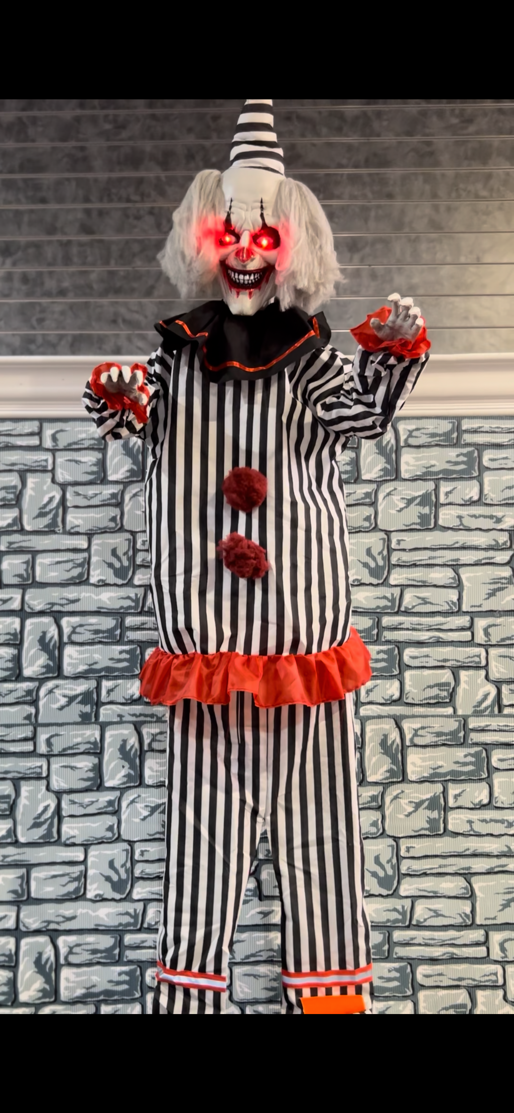 8.2ft Animated Standing Clown