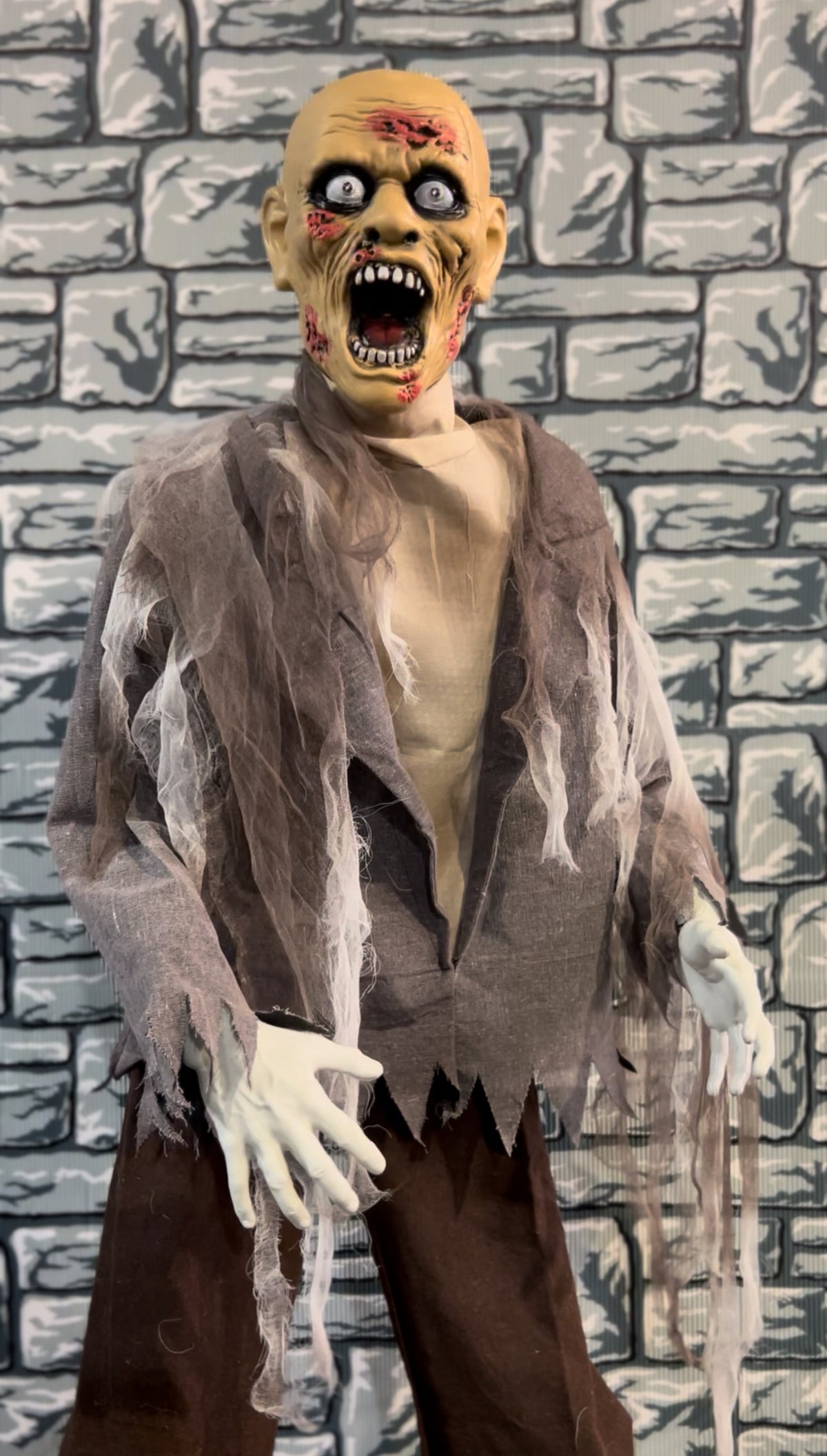 6ft Animated Standing Zombie