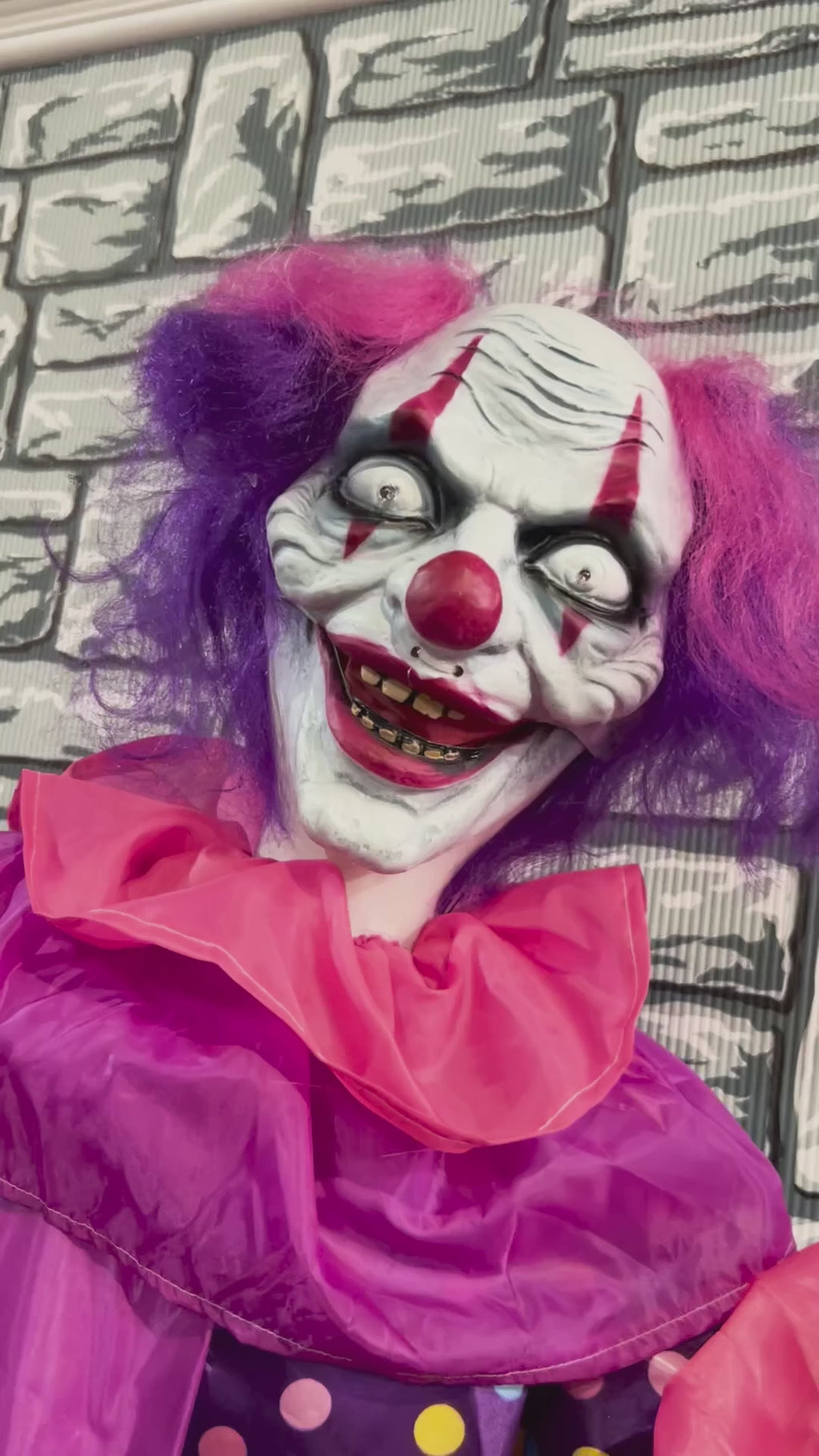 5.7ft Standing Animated Clown With Balloon