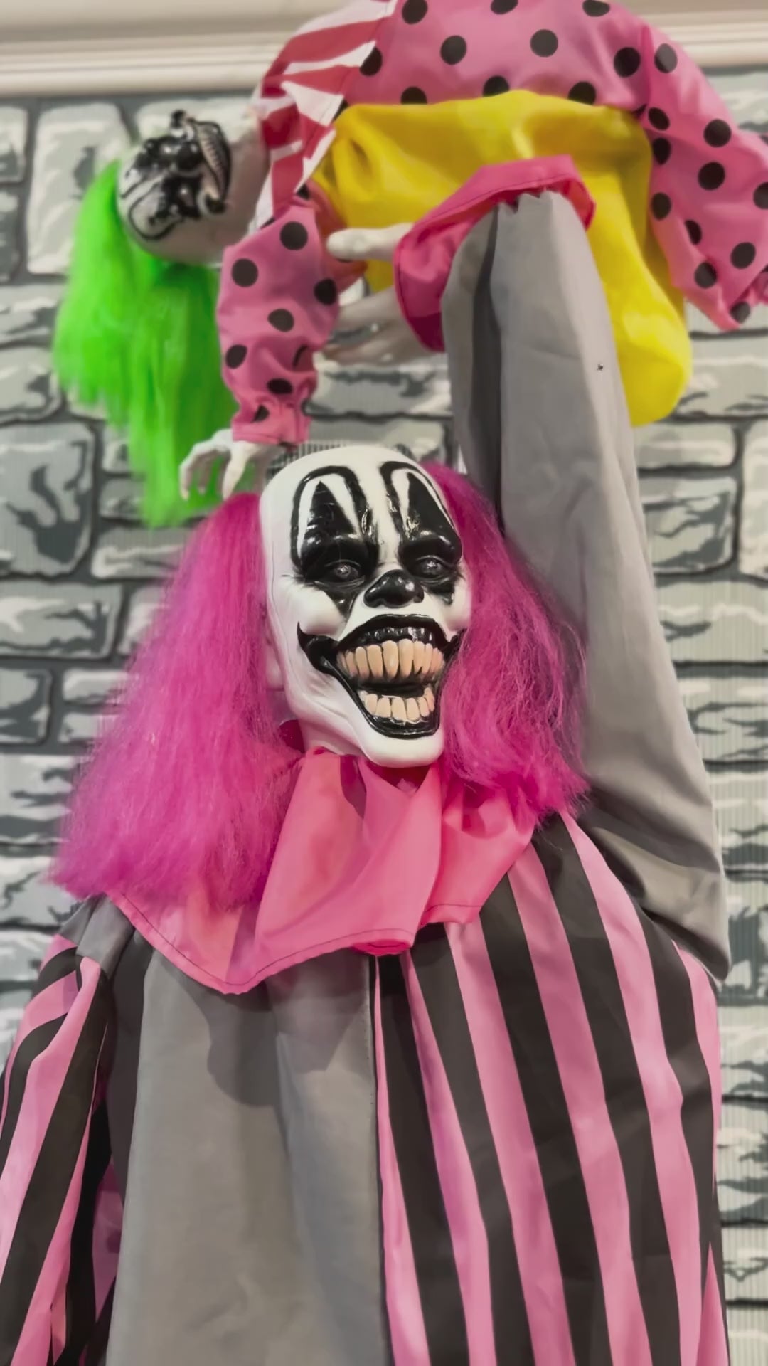 6.9 ft Animated Standing Clown
